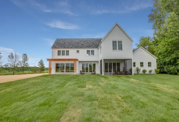 Farmhouse construction